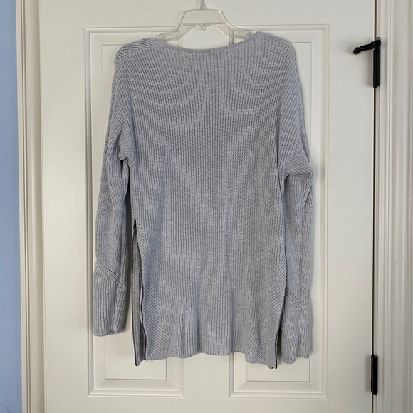 Cabi Cloud Gray DEEP V PULLOVER Ribbed Asymmetrical Side Zip Tunic Sweater M - Picture 9 of 9